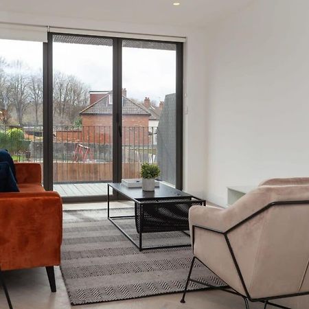 Modern 2 Bedroom Apartment In Wimbledon Лондон Экстерьер фото
