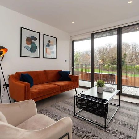 Modern 2 Bedroom Apartment In Wimbledon Лондон Экстерьер фото