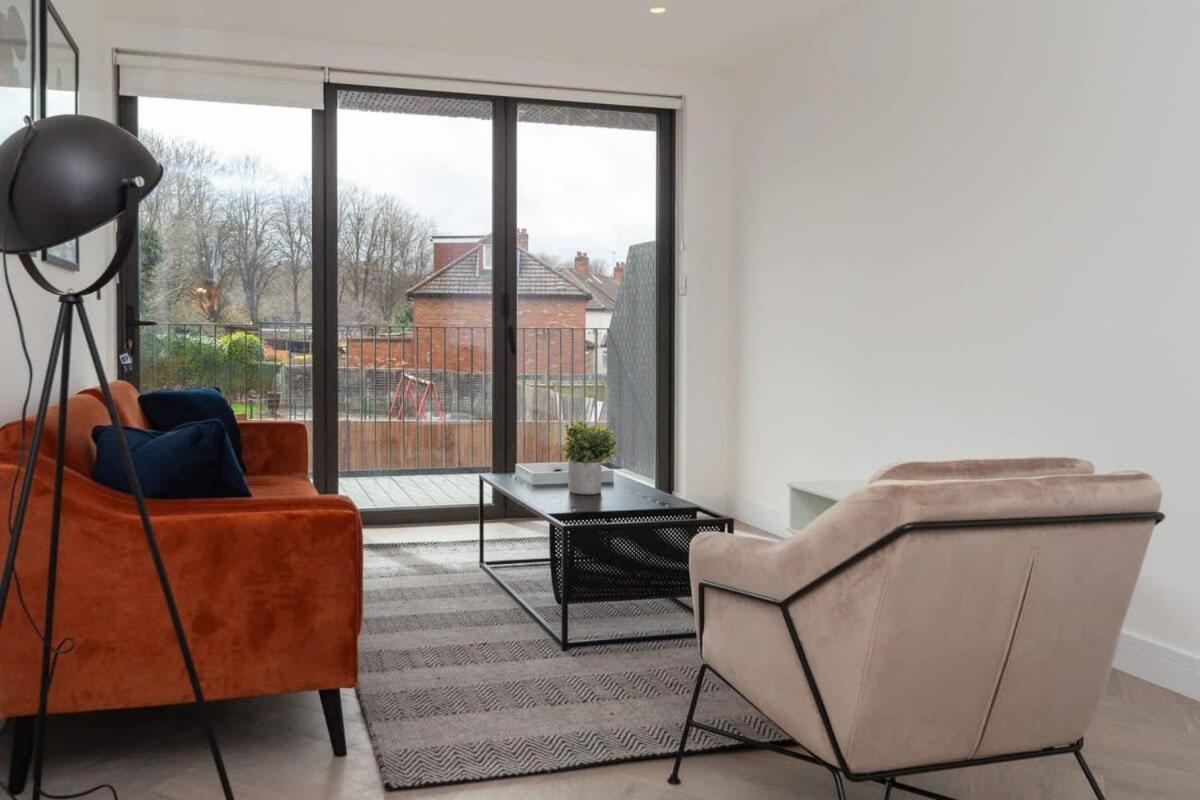 Modern 2 Bedroom Apartment In Wimbledon Лондон Экстерьер фото