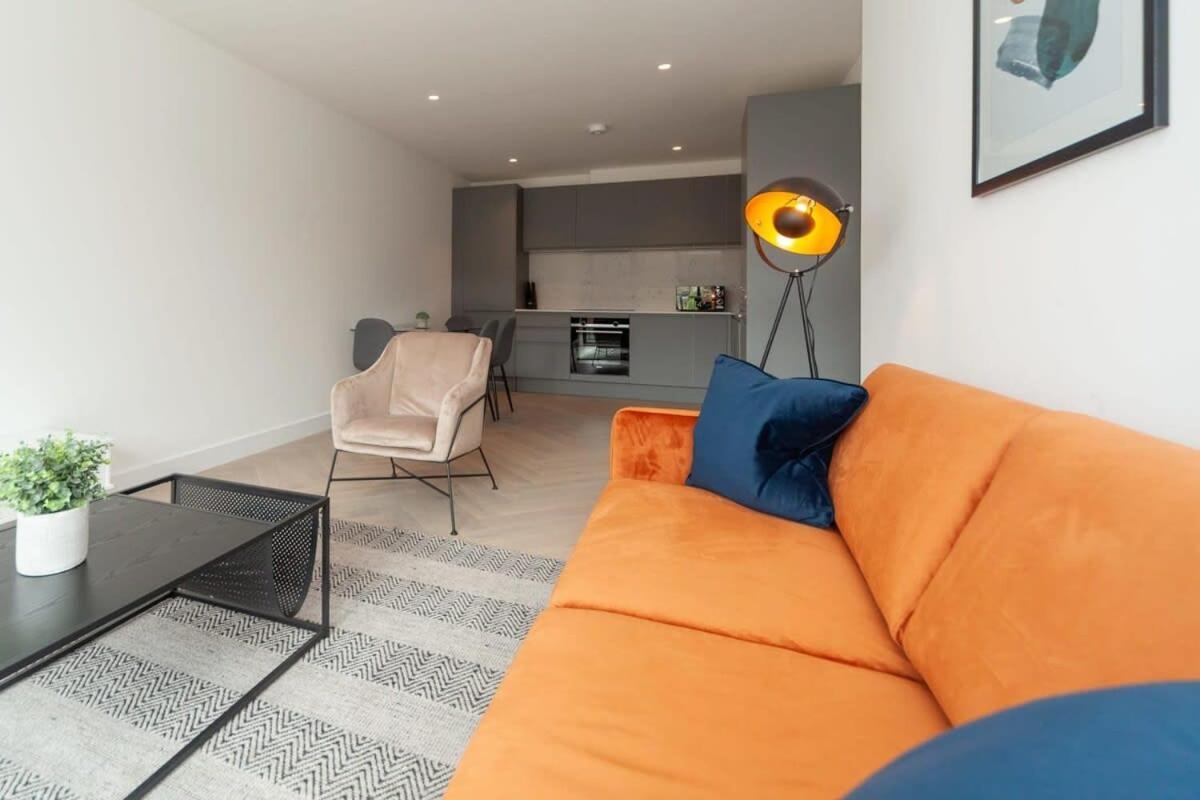 Modern 2 Bedroom Apartment In Wimbledon Лондон Экстерьер фото