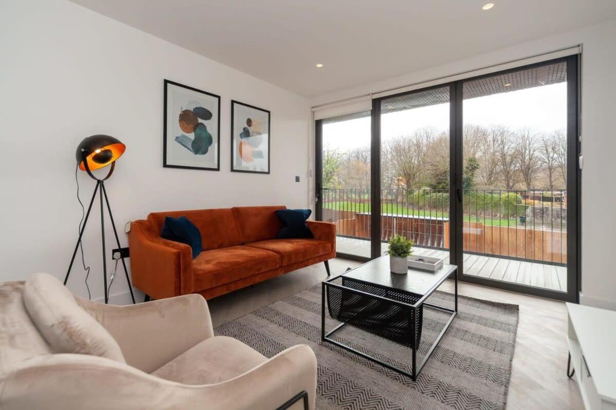 Modern 2 Bedroom Apartment In Wimbledon Лондон Экстерьер фото
