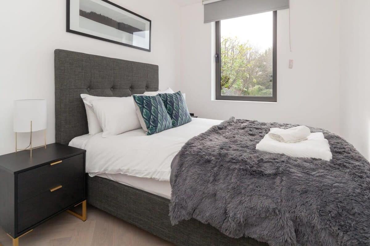 Modern 2 Bedroom Apartment In Wimbledon Лондон Экстерьер фото